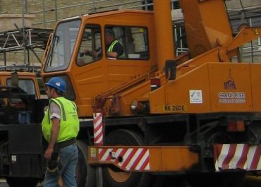 Why Slinger Signaller Training Is Essential for Safe Lifting Operations